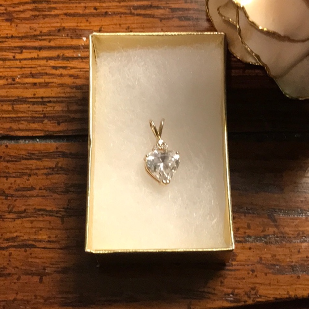 Get to the heart of the matter with this lovely pendant!